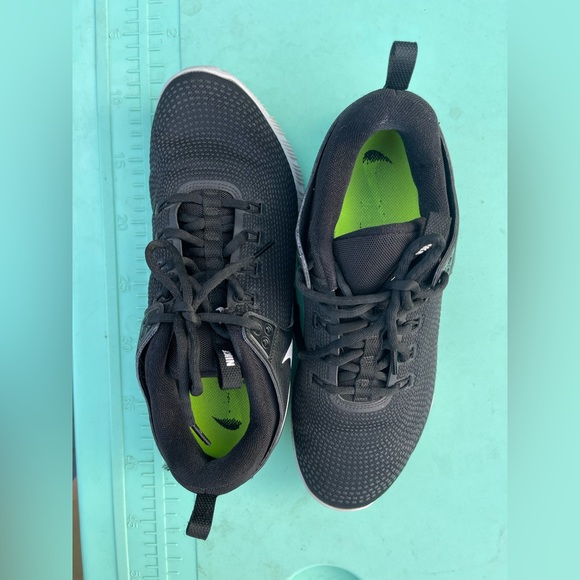 Nike woman’s volleyball shoes size 11 - Picture 6 of 7